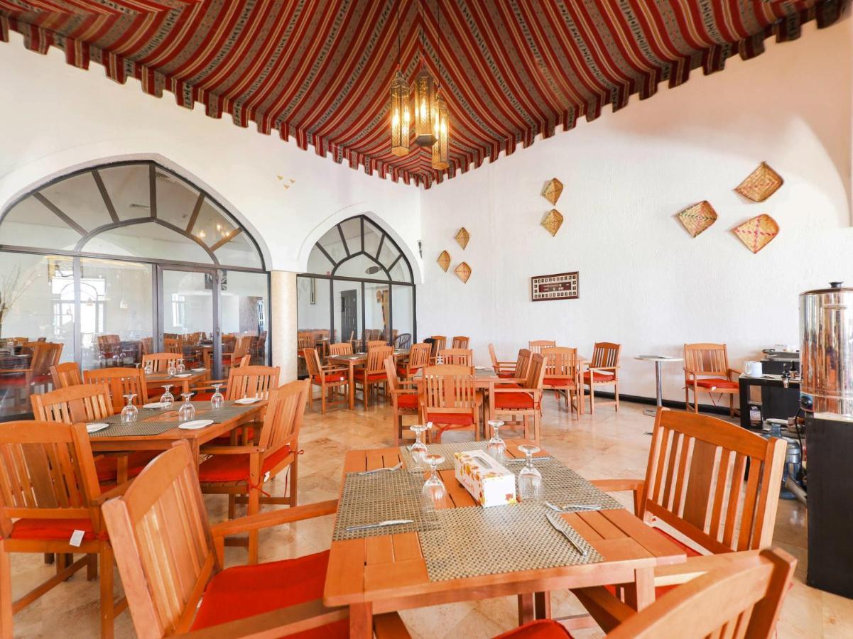 Capital O133 Al Sawadi Beach Resort & Spa Barka Eksteriør billede
