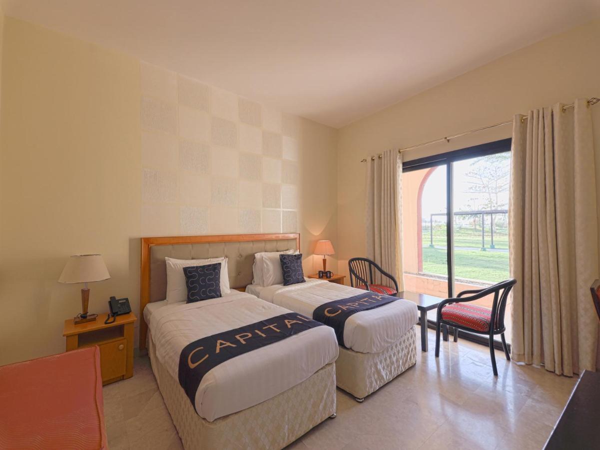 Capital O133 Al Sawadi Beach Resort & Spa Barka Eksteriør billede