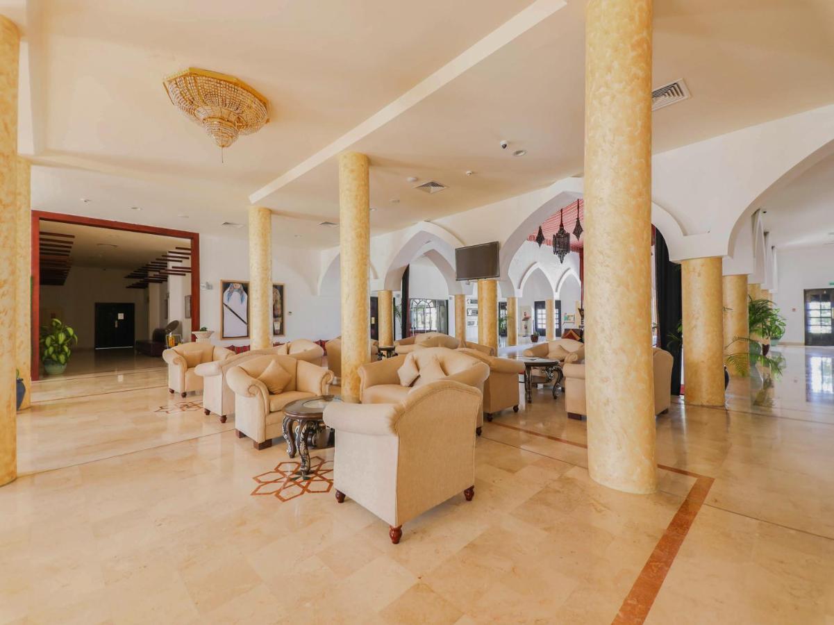 Capital O133 Al Sawadi Beach Resort & Spa Barka Eksteriør billede