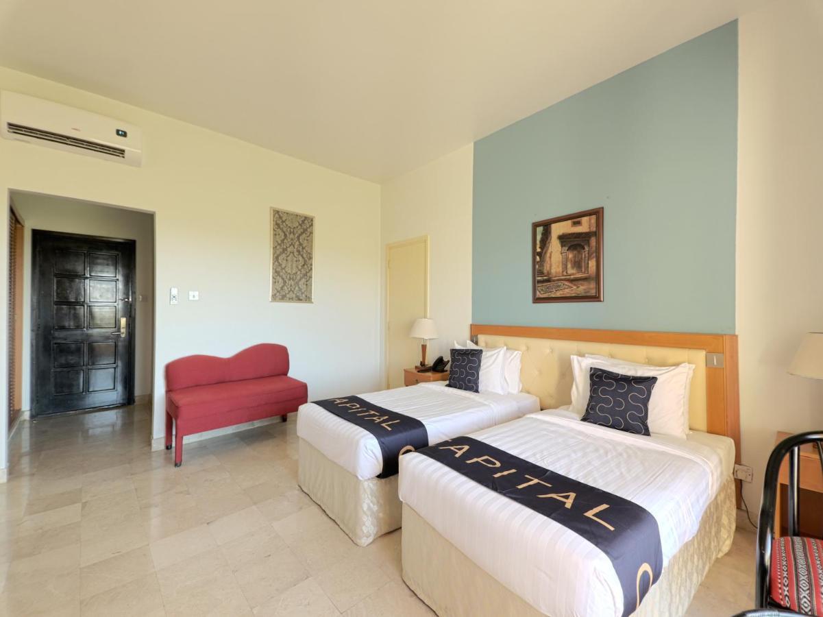 Capital O133 Al Sawadi Beach Resort & Spa Barka Eksteriør billede