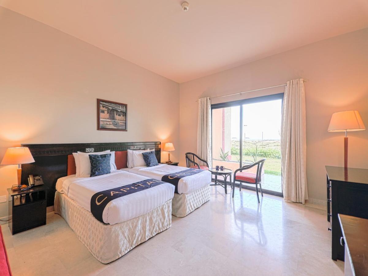 Capital O133 Al Sawadi Beach Resort & Spa Barka Eksteriør billede
