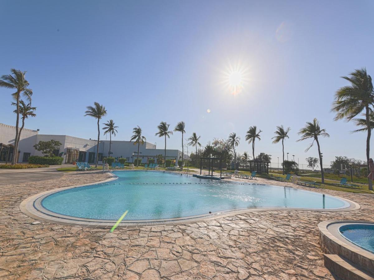 Capital O133 Al Sawadi Beach Resort & Spa Barka Eksteriør billede