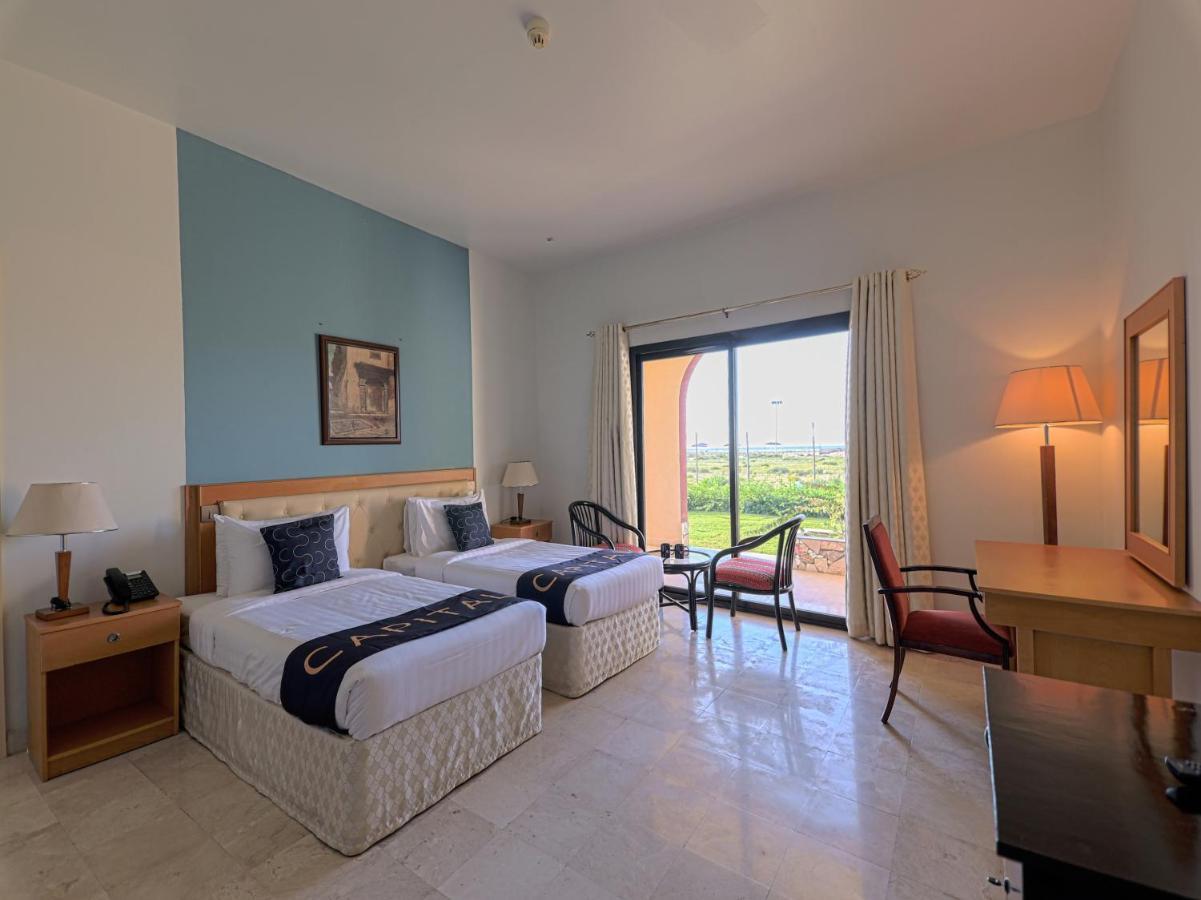 Capital O133 Al Sawadi Beach Resort & Spa Barka Eksteriør billede
