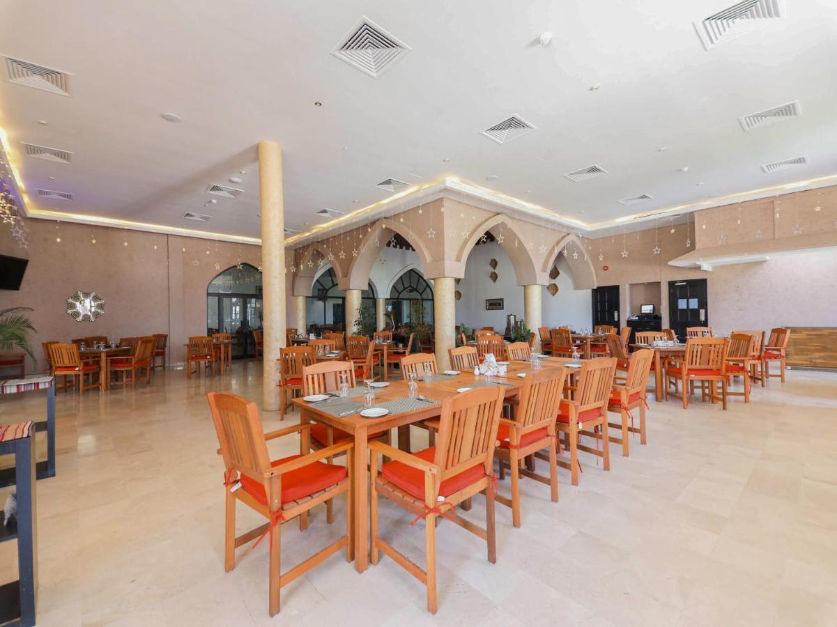 Capital O133 Al Sawadi Beach Resort & Spa Barka Eksteriør billede